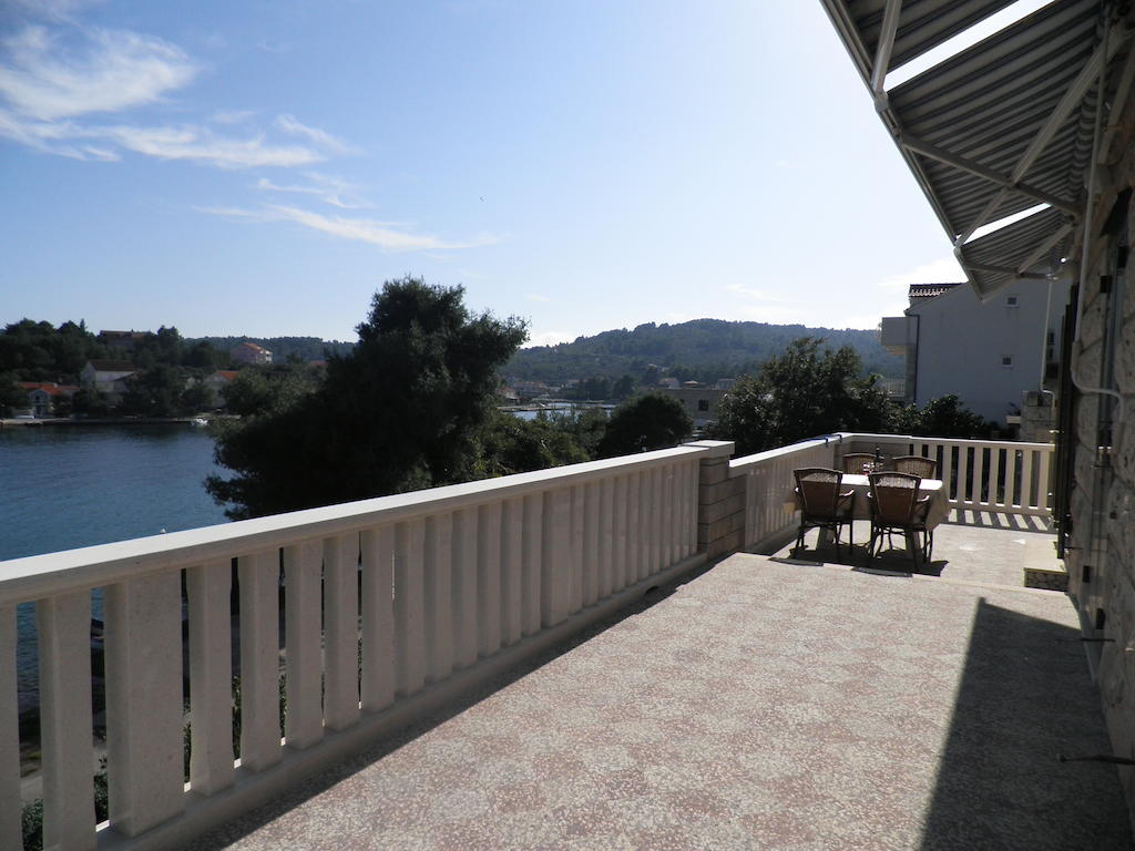 Apartments Holiday Lumbarda Habitación foto