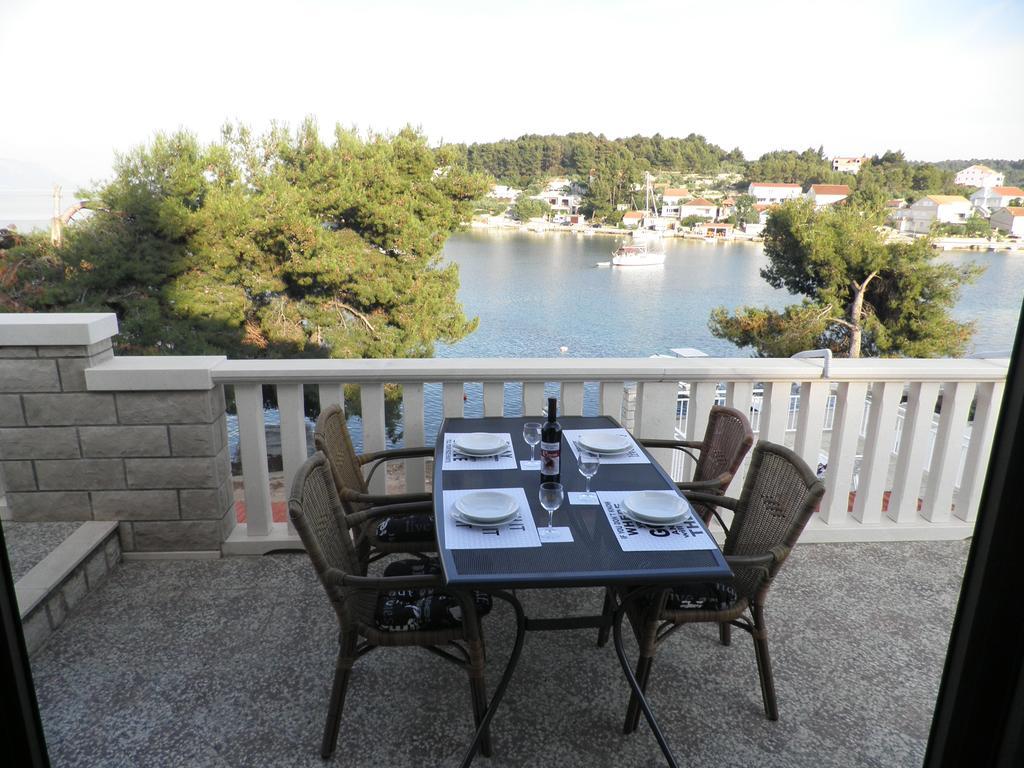 Apartments Holiday Lumbarda Exterior foto